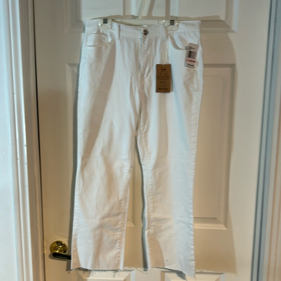 NWT ladies size 10/30 white High Rise Flare Crop Vintage Luxe Kensie Jeans - Picture 1 of 10